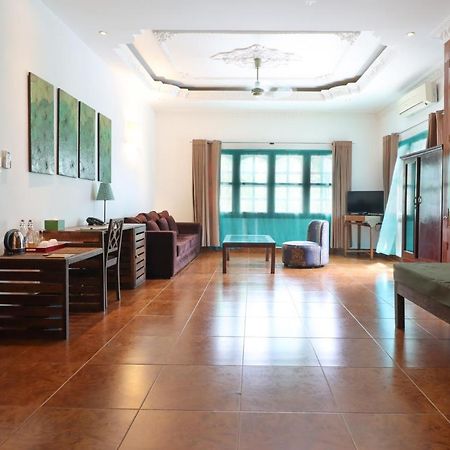 The Pavilion Phnom Pen Exterior foto