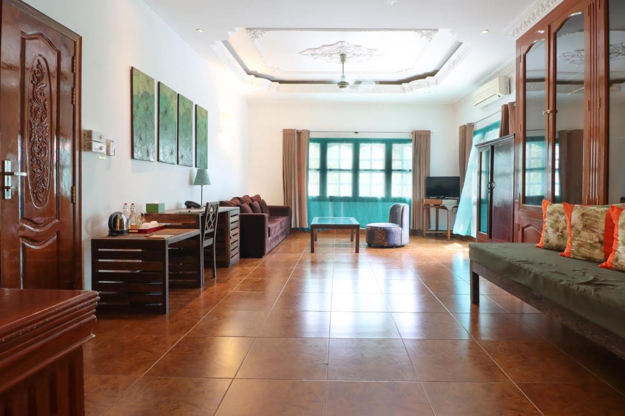 The Pavilion Phnom Pen Exterior foto
