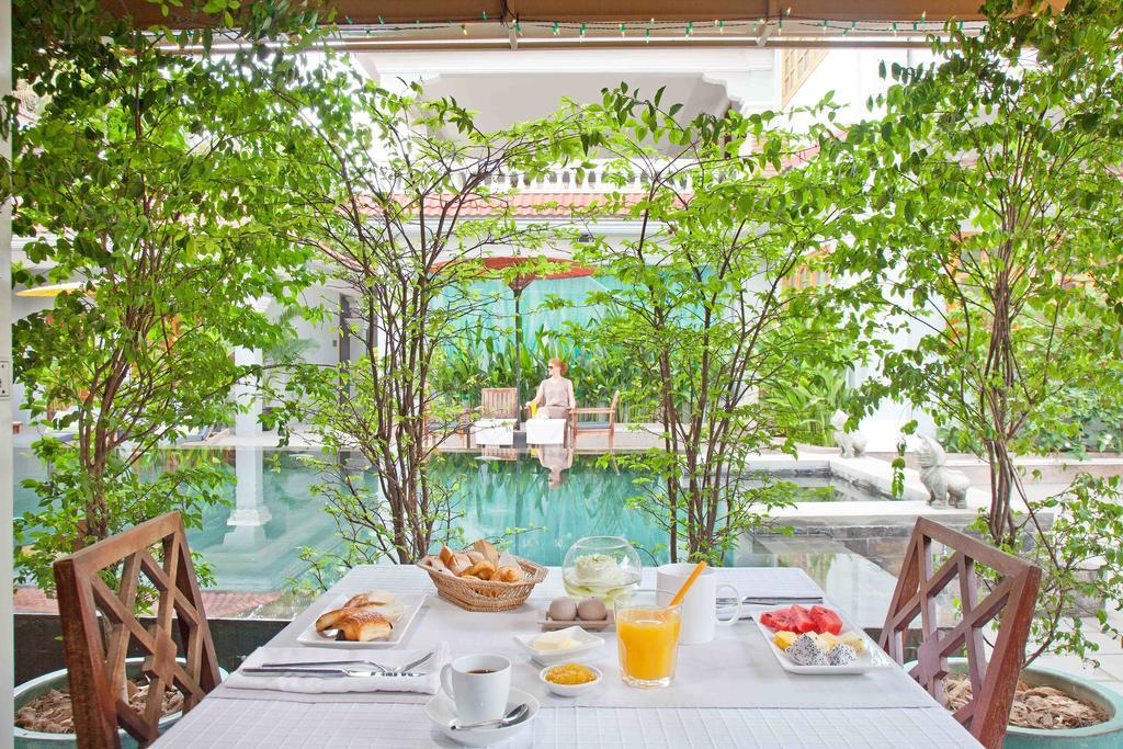 The Pavilion Phnom Pen Exterior foto